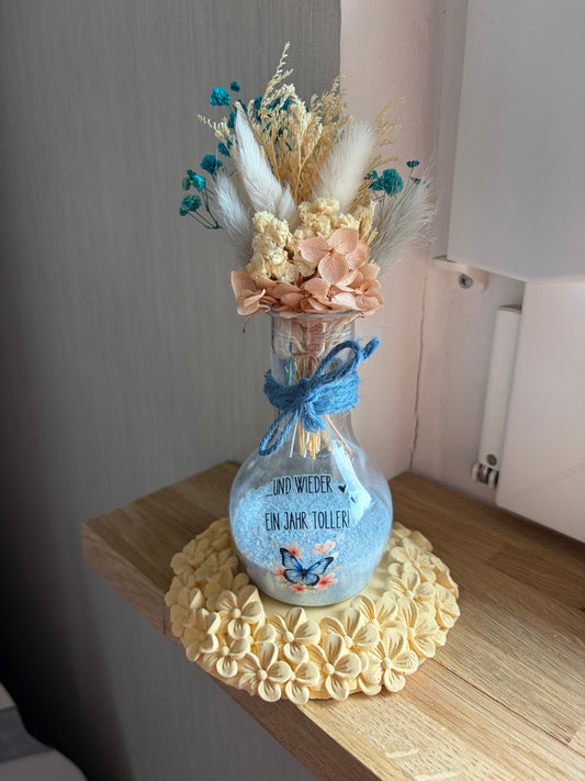 Blumenvase_undwiedereinJahrtoller_blauerSand