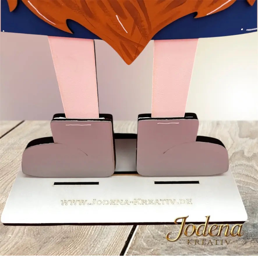 XL-Wichtel-BasisForm-Zoom-in-Schuhe-auf-Holztisch-Bokeh