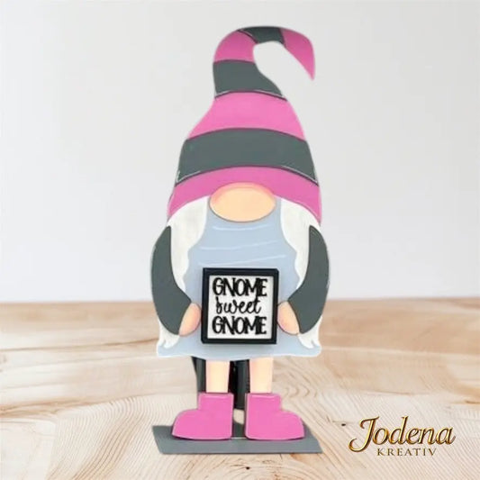 XXL-Wichtelin_Basis_Standardoutfit_auf_Holztisch