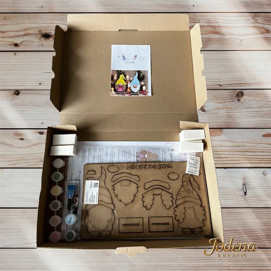 ✨ Wie aus zwei Holzstücken magische Begleiter fürs Wohnzimmer werden – die DIY-Wichtel von Jodena Kreativ✨