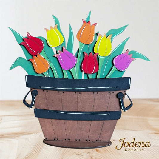 BasisForm_Apfelkorb_Tulpen_auf_Holztisch