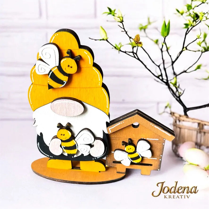 Bienenwichtel_mit_Bienenstock_schlicht1