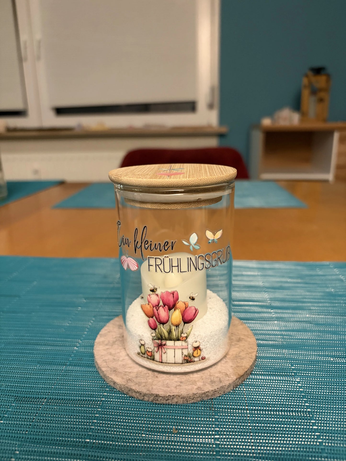 Fruehlingslicht_Glas_Ein_kleiner_Fruehlingsgruss_Tulpen_Schmetterlinge_3