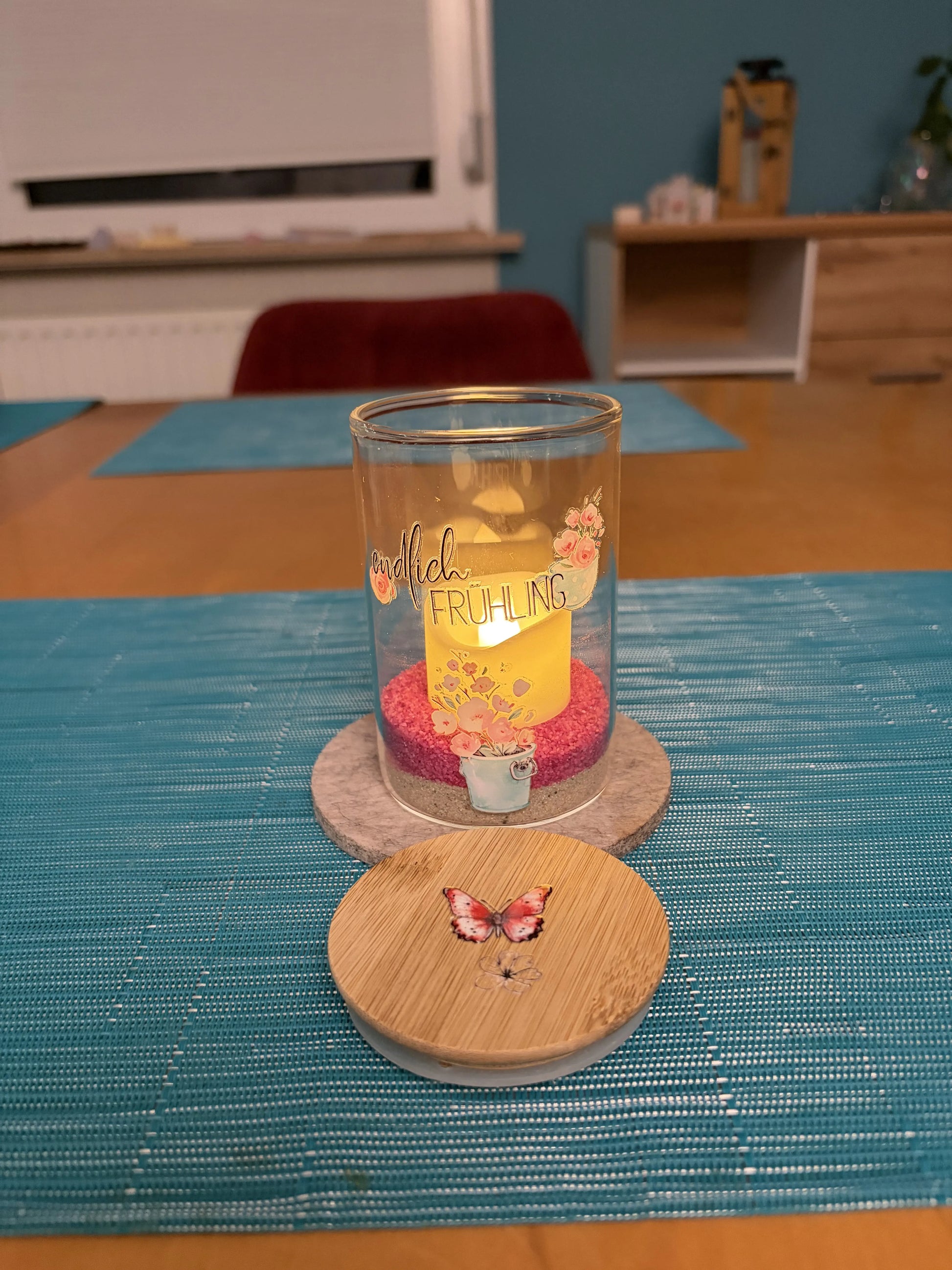 Fruehlingslicht_Glas_Endlich_Fruehling_rosa_Blumen_beleuchtet_2