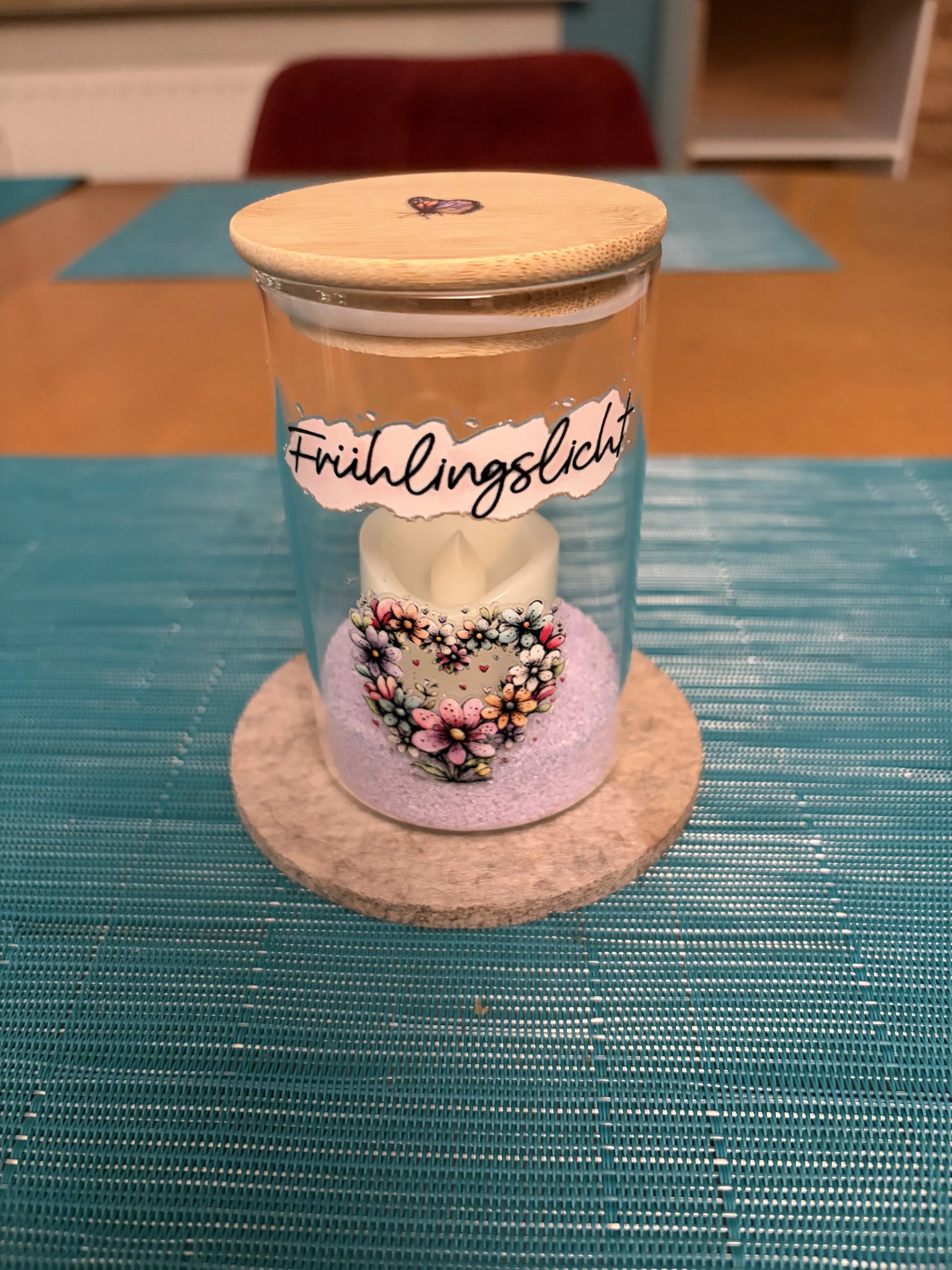 Fruehlingslicht_Glas_Fruehlingslicht_mit_Blumenherz