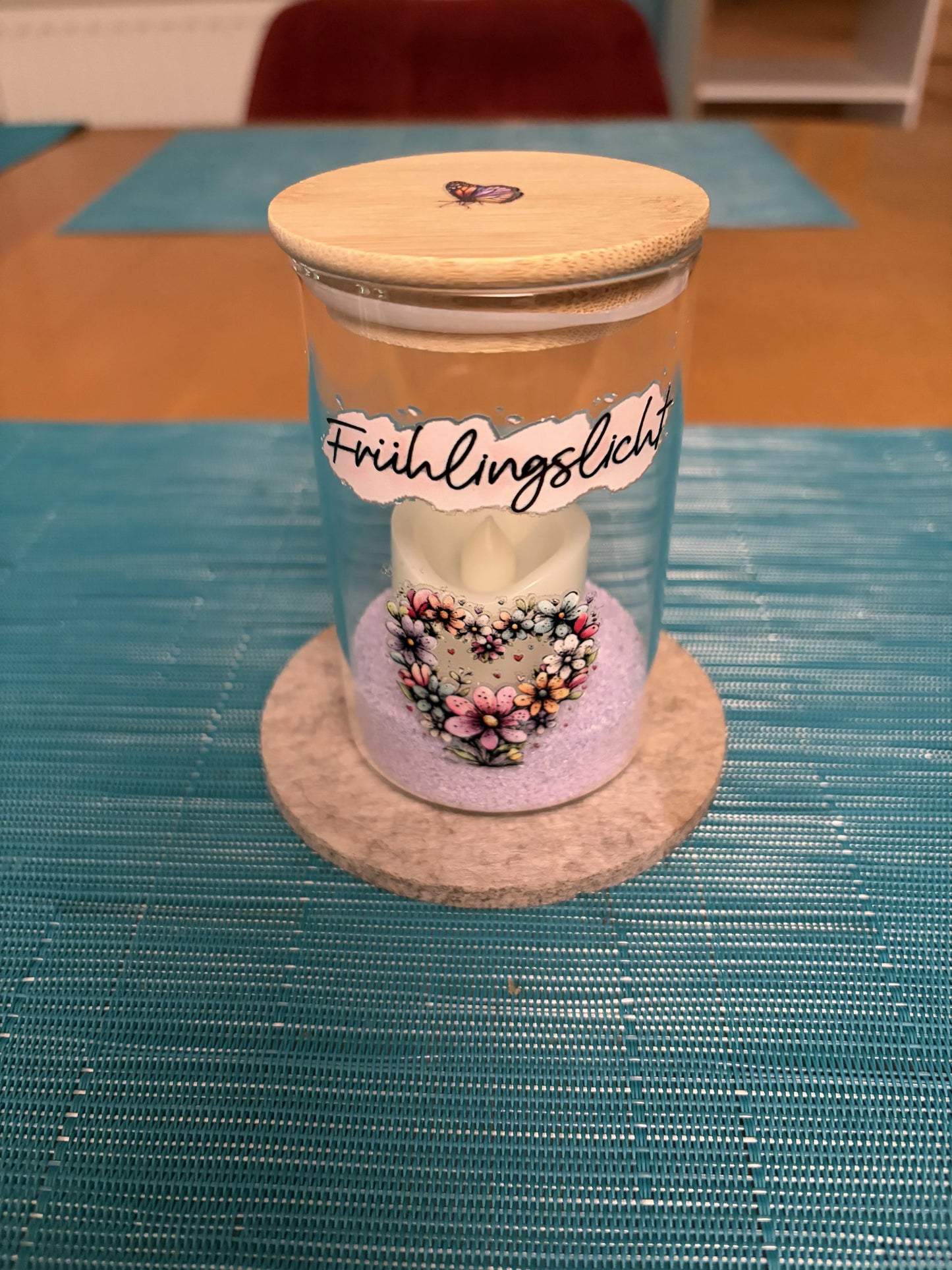 Fruehlingslicht_Glas_Fruehlingslicht_mit_Blumenherz_2