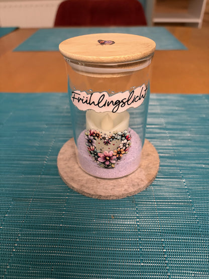 Fruehlingslicht_Glas_Fruehlingslicht_mit_Blumenherz_2