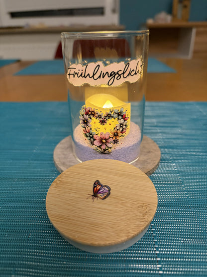Fruehlingslicht_Glas_Fruehlingslicht_mit_Blumenherz_beleuchtet_1