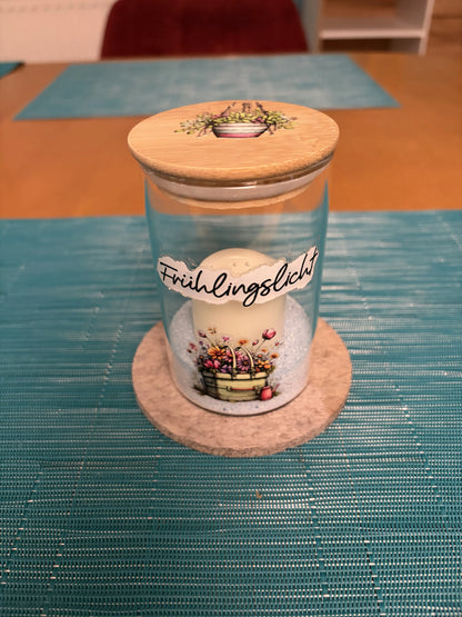 Fruehlingslicht_Glas_Fruehlingslicht_mit_Blumenkorb