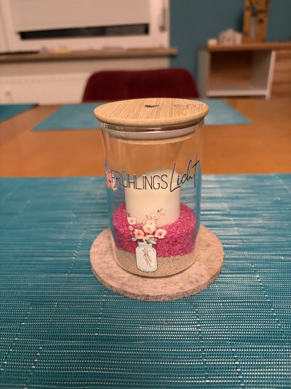 Fruehlingslicht_Glas_Fruehlingslicht_mit_Kirschblueten