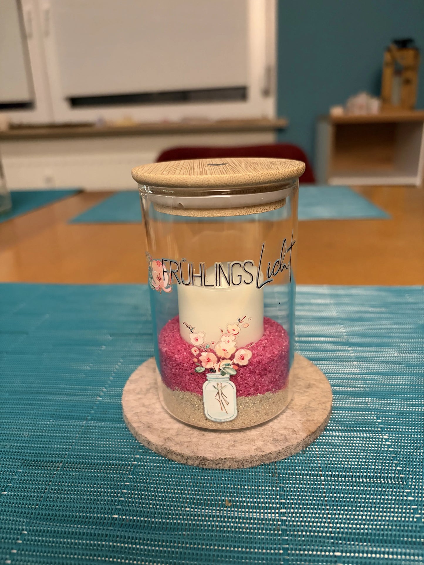 Fruehlingslicht_Glas_Fruehlingslicht_mit_Kirschblueten_2