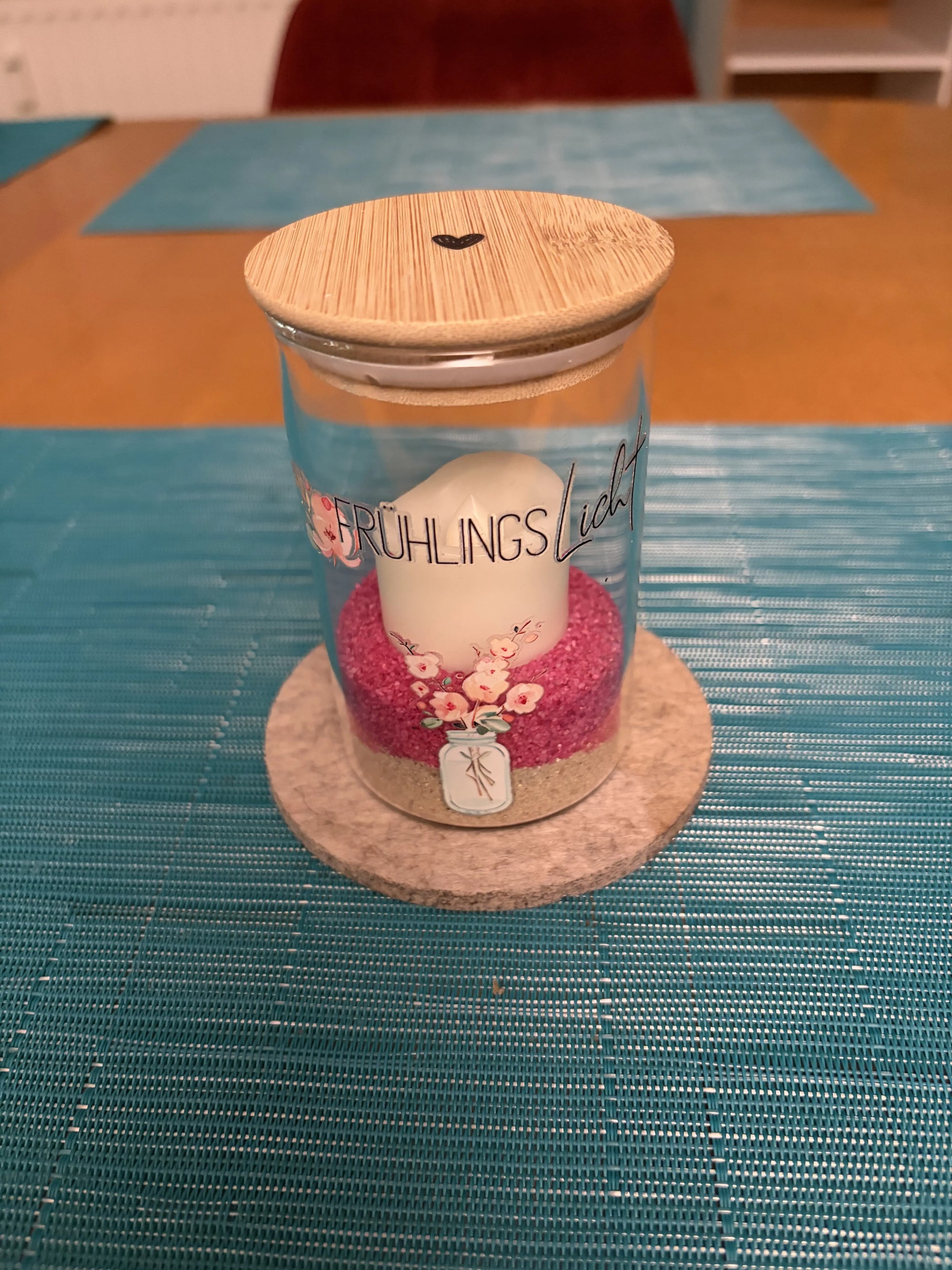 Fruehlingslicht_Glas_Fruehlingslicht_mit_Kirschblueten_3