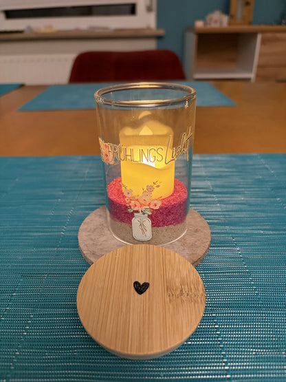 Fruehlingslicht_Glas_Fruehlingslicht_mit_Kirschblueten_beleuchtet