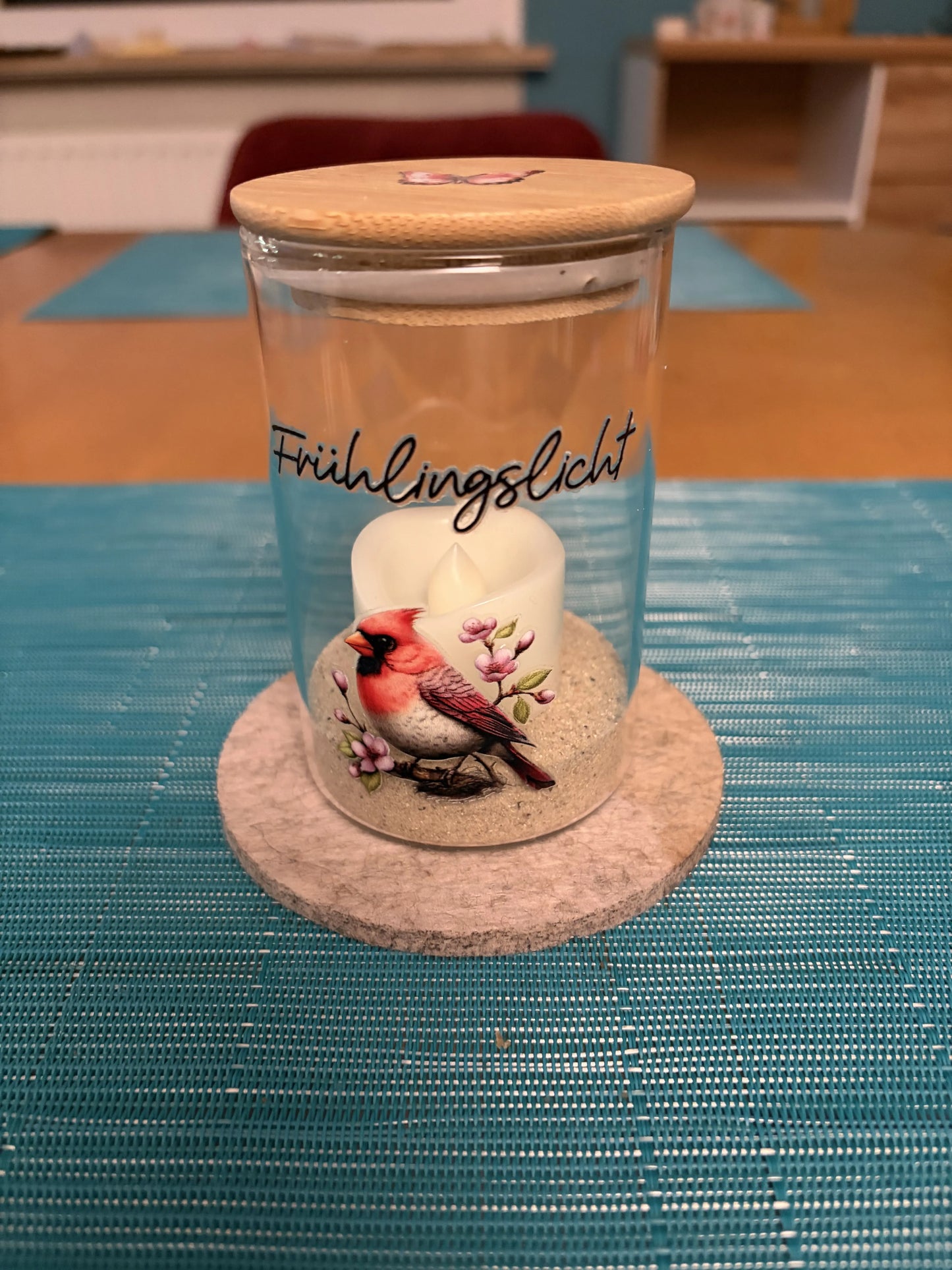 Fruehlingslicht_Glas_Fruehlingslicht_mit_Vogel