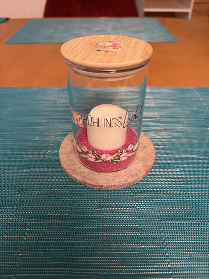 Fruehlingslicht_Glas_Fruehlingslicht_mit_rosa_Blumen
