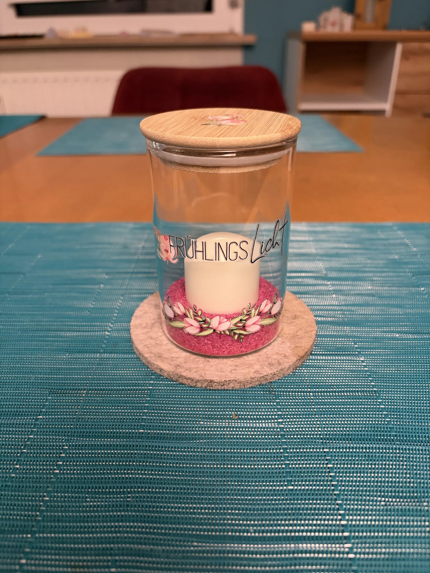 Fruehlingslicht_Glas_Fruehlingslicht_mit_rosa_Blumen_3