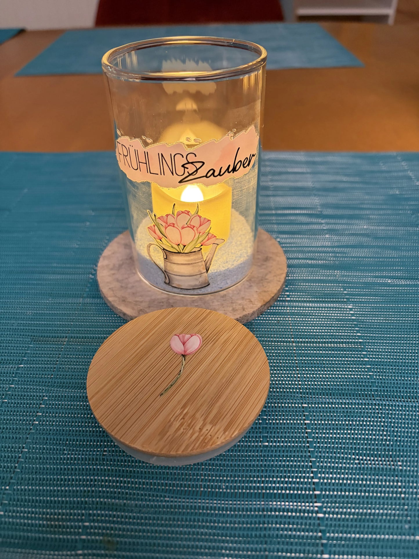 Fruehlingslicht_Glas_Fruehlingszauber_beleuchtet