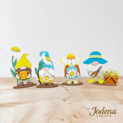 Gaensebluemchen-Wichtel_Uebersicht_auf_Holztisch