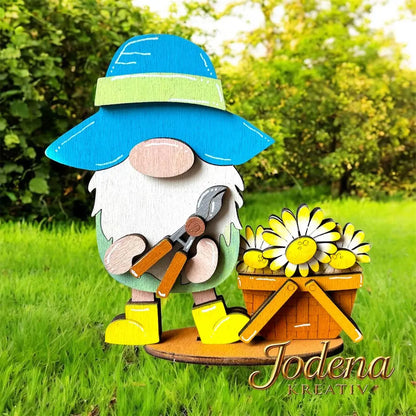 Gartenwichtelmit-schereundBlumenkorb_aufWiese