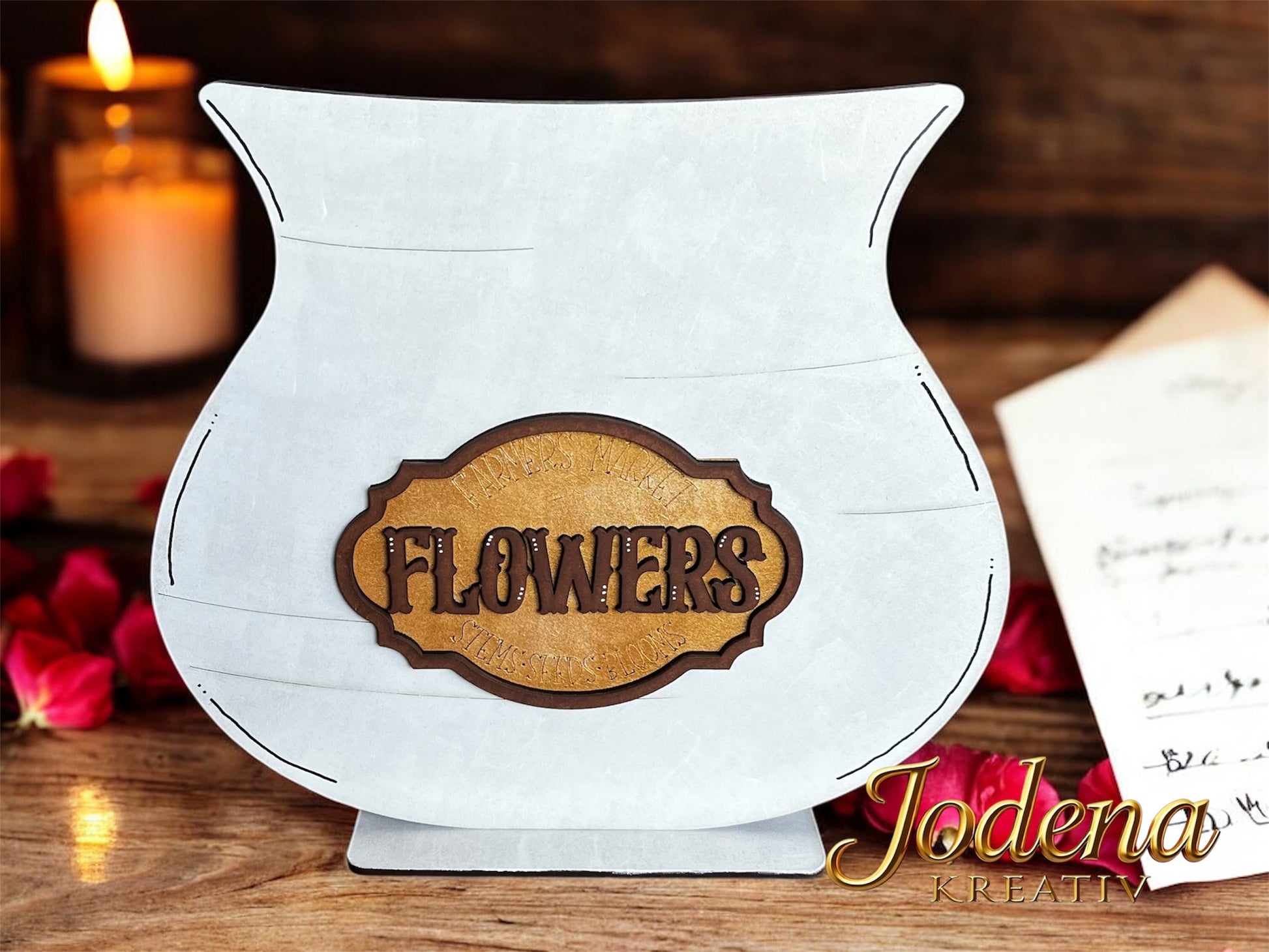 weiße Blumenvase aus Holz