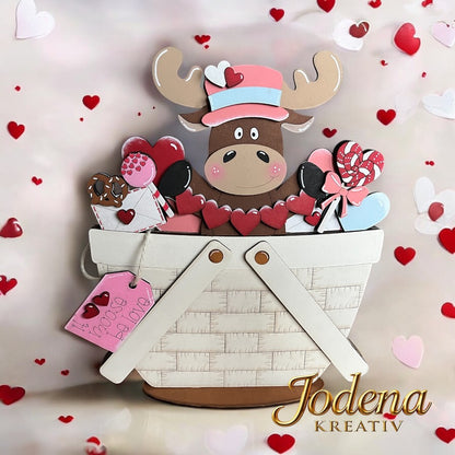 Korbeinsatz_Elch_mit_Herzgirlande_in_weissen_Dekokorb_Herzhintergrund