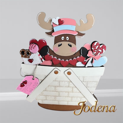 Korbeinsatz_Elch_mit_Herzgirlande_in_weissen_Dekokorb_schlicht