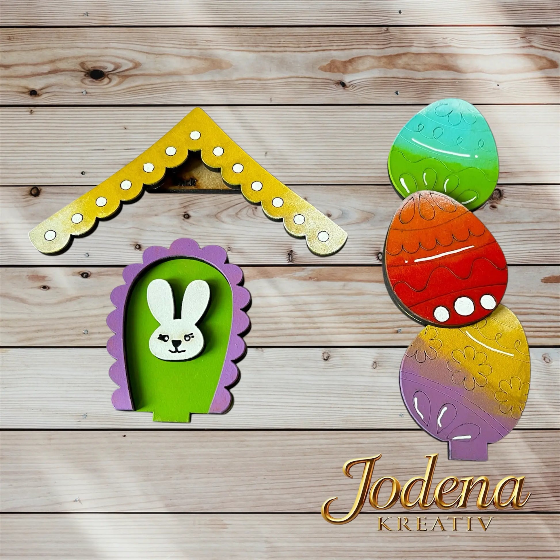 Motiveinsatz_Ostereier_Mini_Vogelhaus_solo_auf_Holzboden