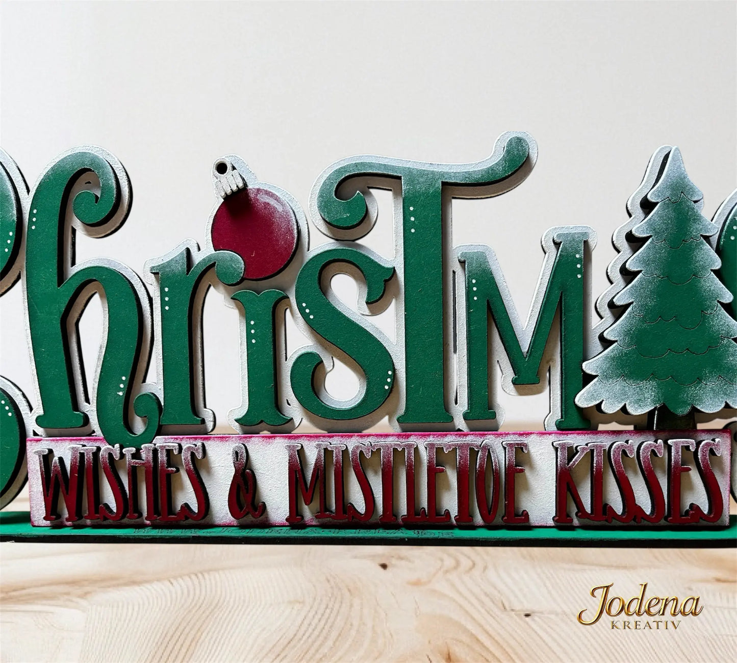 Regalsitter_Christmaswishes_mistletoekisses_aufHolztisch_Zoom