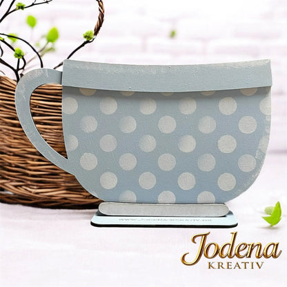 Teetasse_BasisForm_solo_weisse_Mauer_geschmueckt