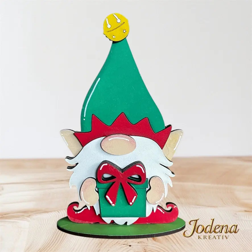 Weihachtswichtel_Geschenk_Elfenmuetze_auf_Holztisch