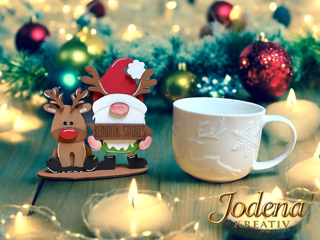 Weihnachtswichtel mit Rentier – Handgefertigte Weihnachtsdeko | Festliche Winterdekoration aus Holz - Jodena Kreativ