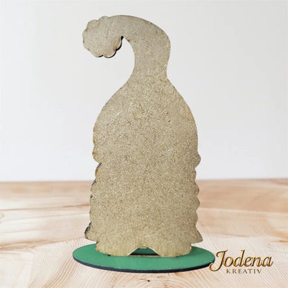 Weihnachtswichtelin_mit_Lebkuchenmann_auf_Holztisch_Rueckseite