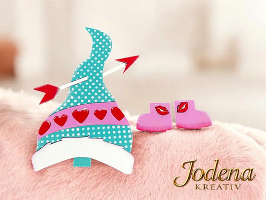 XL_Wichtel-Outfit_Valentins_1_solo_auf_rosa_Decke