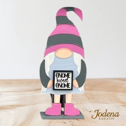 XXL-Wichtelin_Basis_Standardoutfit_auf_Holztisch